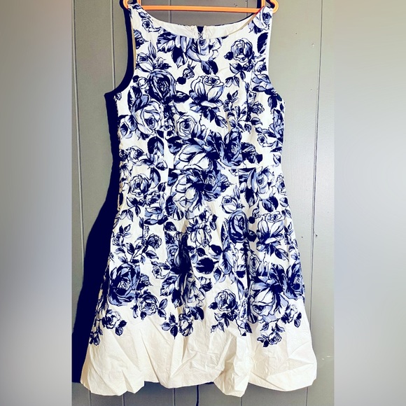 Talbot Blue and White Floral Dress Size 14 - Picture 1 of 5